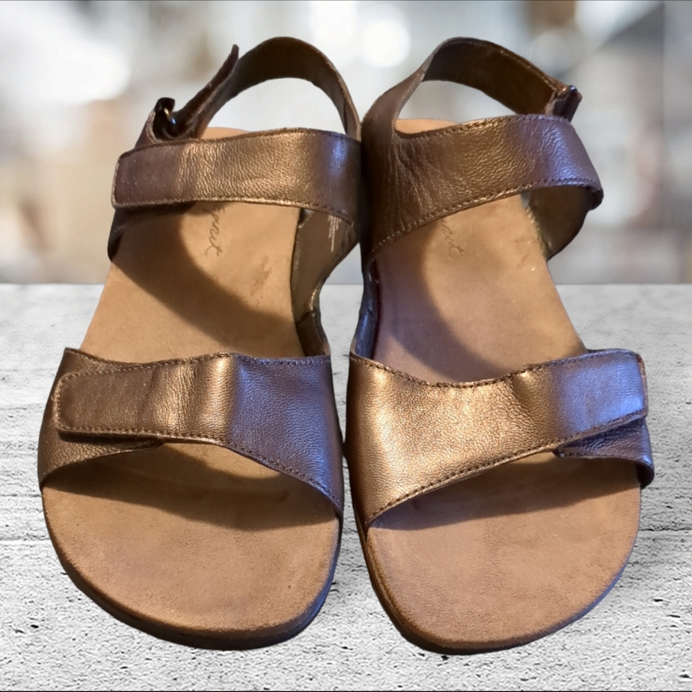 NWOT Easy spirit Hartwell sandals size 8.5N pewter color